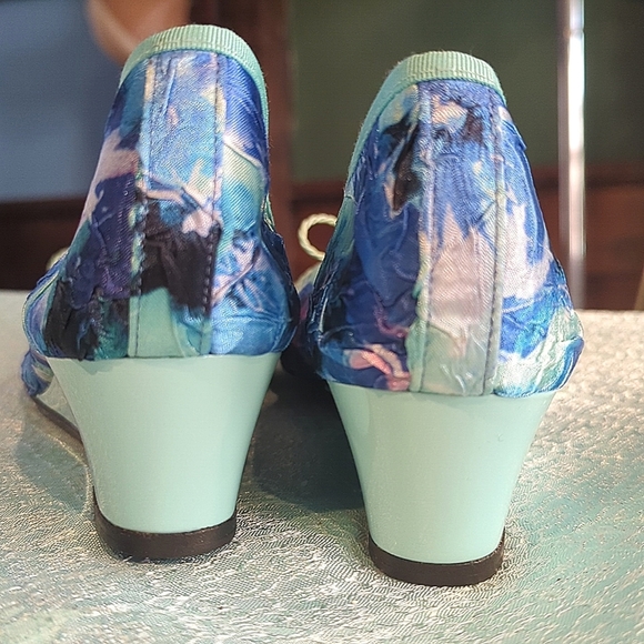 New Paul Mayer Attitudes sz 9 Tie-Dye Aqua Wedge Heels - Unique and Comfortable - Picture 4 of 5